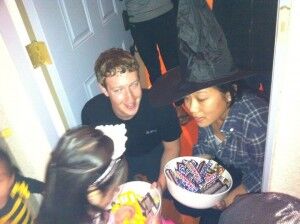 mark zuckerberg4 300x224 Disavventura per Zuckerberg: pubblicate le foto private del fondatore di FB